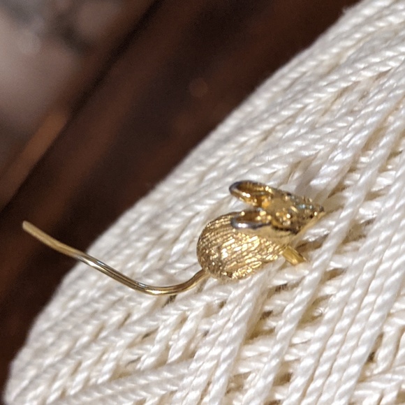 Small Mouse Pin - Picture 4 of 6